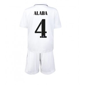 Real Madrid David Alaba #4 Hjemmedraktsett Barn 2022-23 Kortermet (+ Korte bukser)